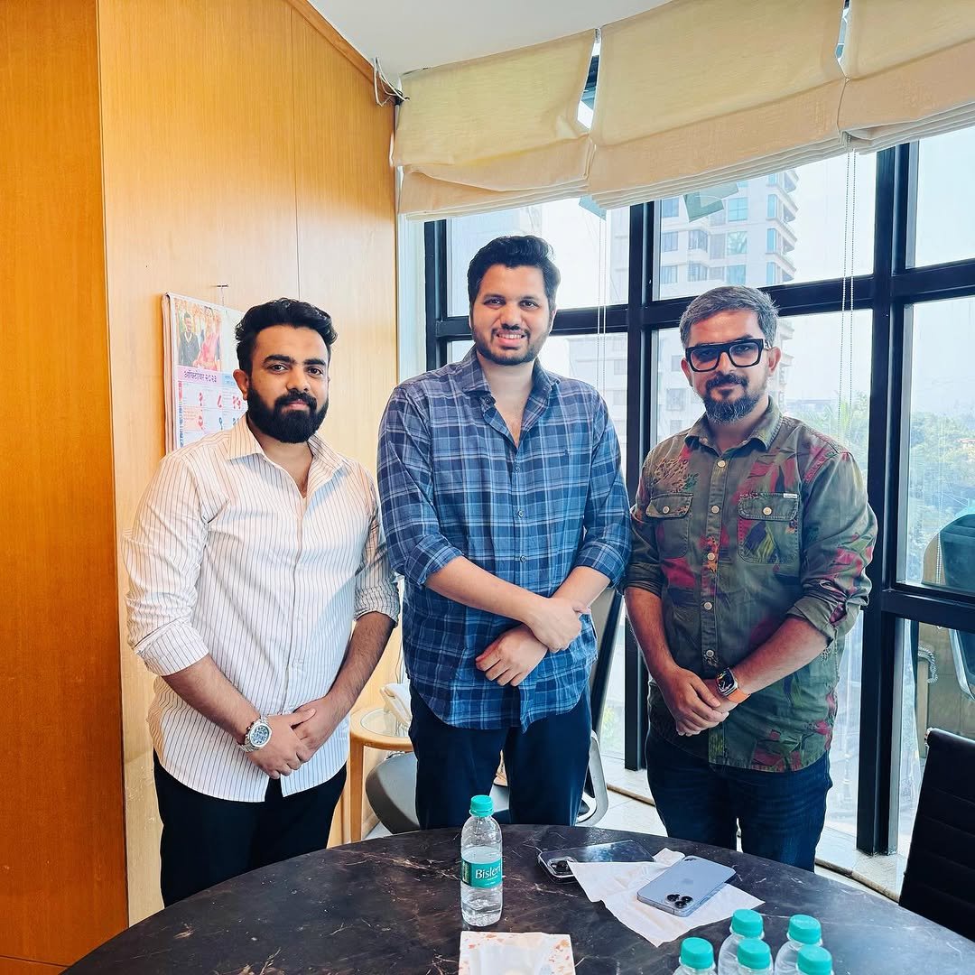 Photo by Kasim Dhamaskar in Shivsena Bhavan with @iamhussainmansuri, and @varunsardesai.