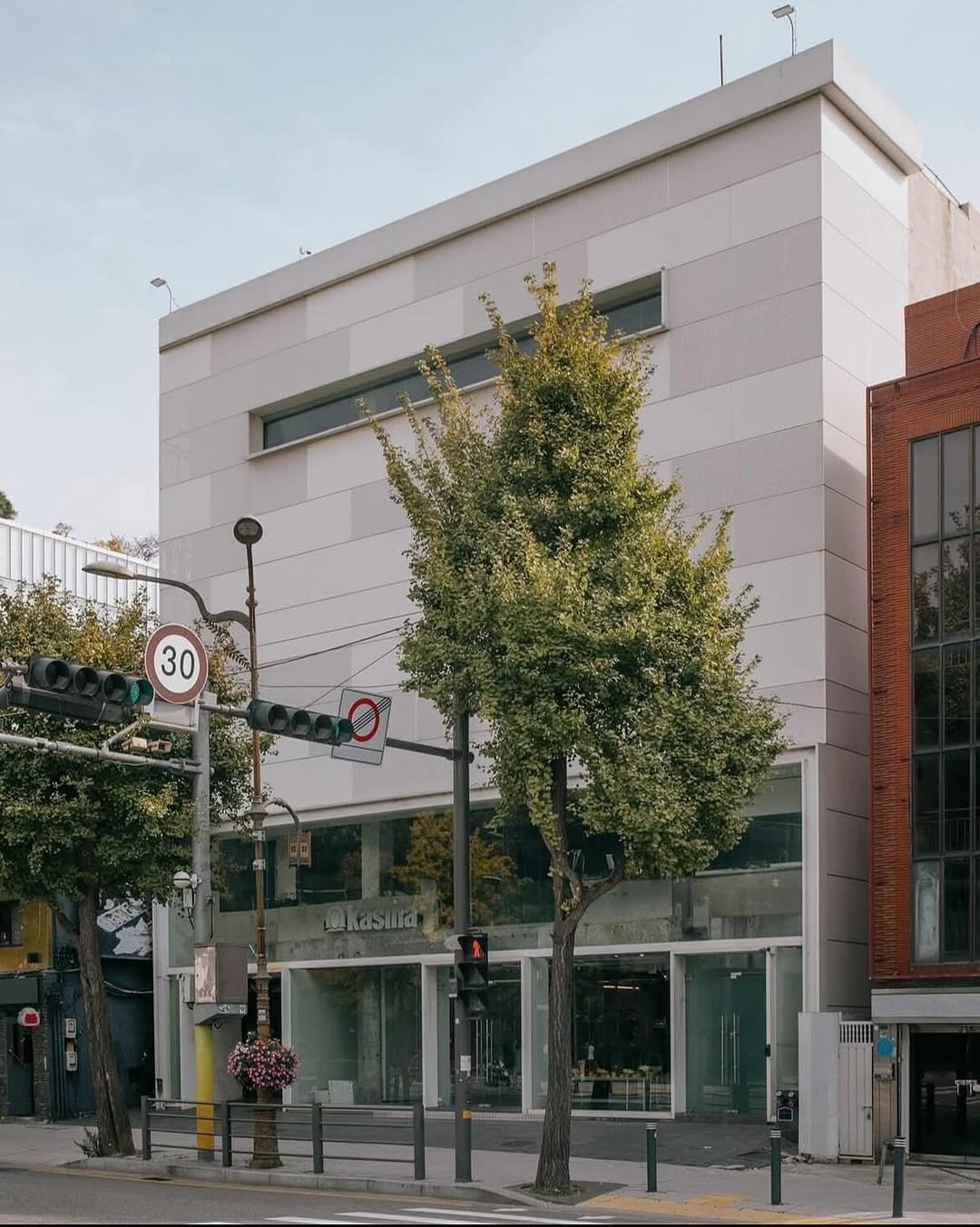 Photo by Kasina_Hannam on September 02, 2025. May be an image of parking meter, buildings and text.