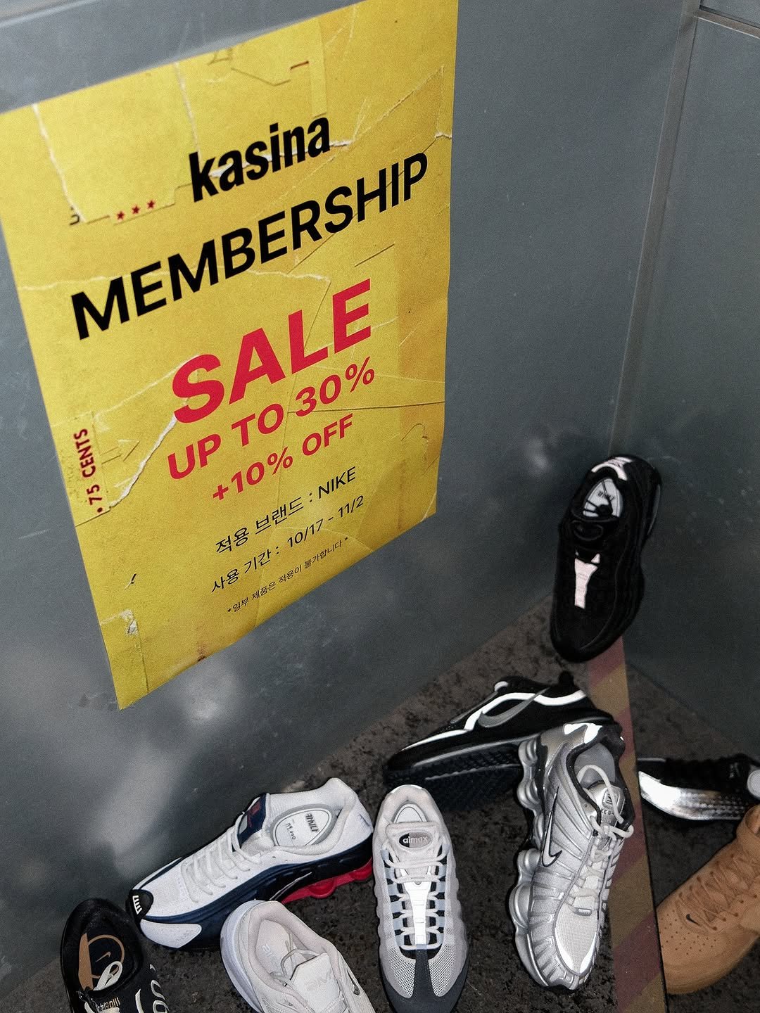 Photo by Kasina_Hannam in Kasinahannam. May be an image of sneakers, baby shoes, poster, toecap shoes, boots and text that says 'MEMBERSHIP kasina SALE ΤΟ 30% CENTS 75 CENTS UP TO30% OFF +10% NIKE 브랜드 10/17 11/2 적용 적용브랜드:NIKE 기칸 기간:10/17-11/2 식용기 사용 타의꽃 S字 ፈባ m VE LAUA'.