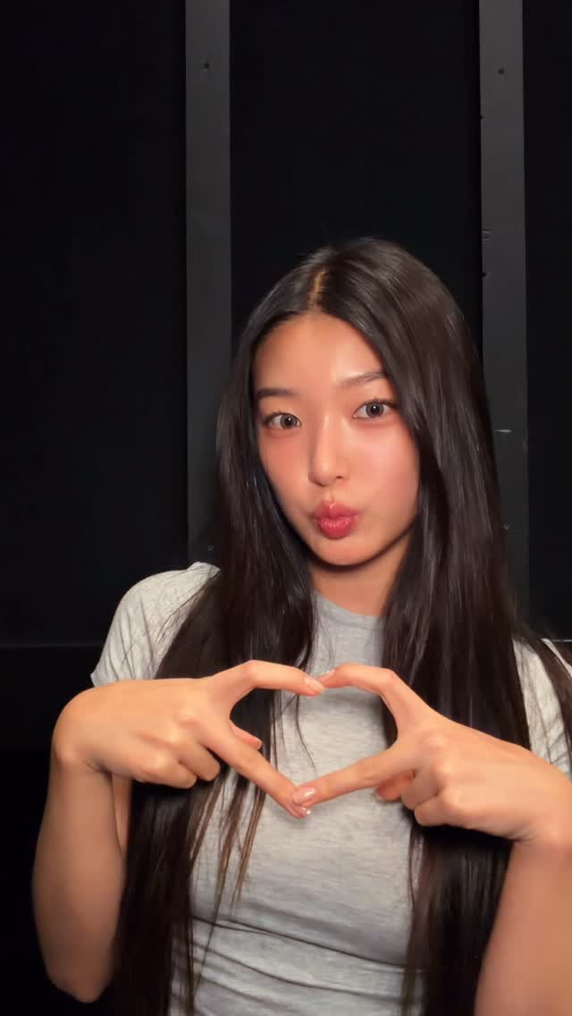 katseyeworld 게시물 이미지: JET SET 🖤