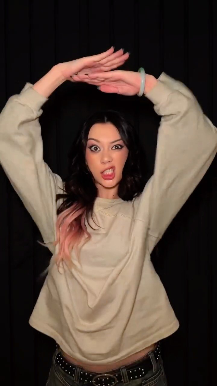 katseyeworld 게시물 이미지: every picture of me is “oh my god, it’s her”