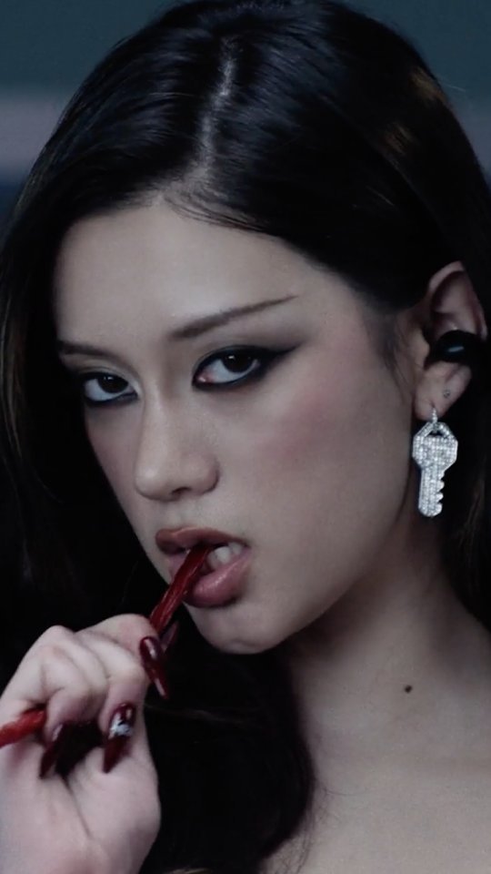 katseyeworld 게시물 이미지: get a glimpse
 
Animal MV Teaser 1
JULY 23 9PM...