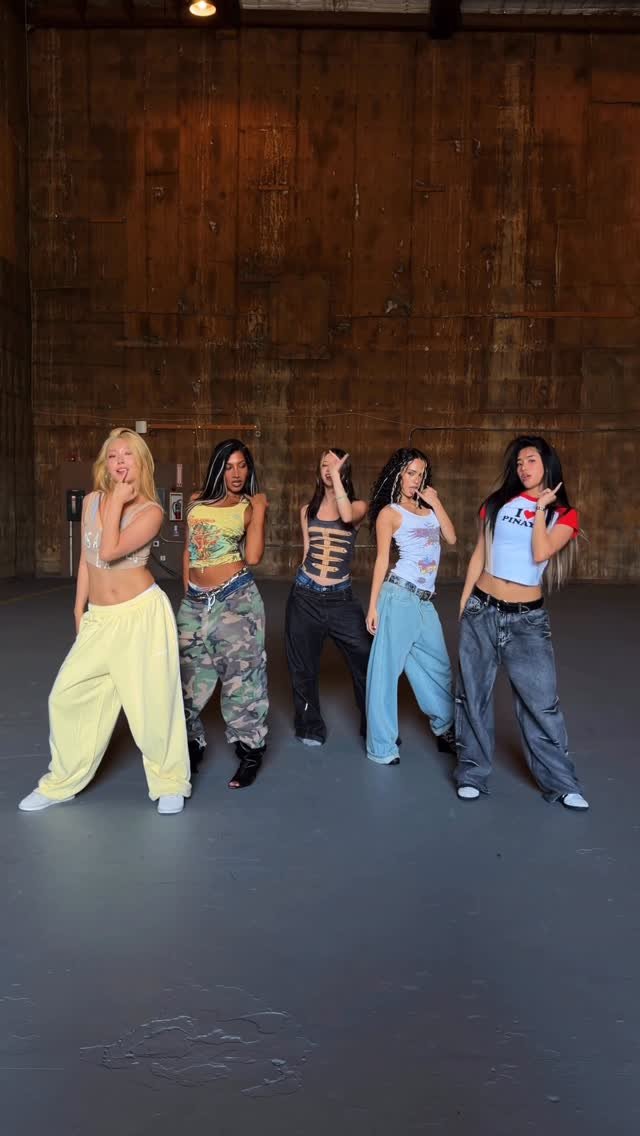 katseyeworld 게시물 이미지: pinky 🆙