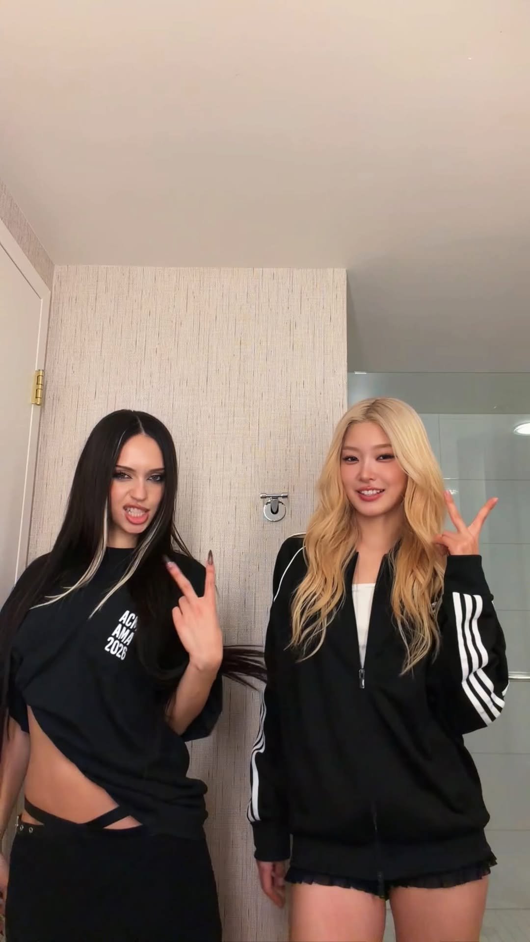 katseyeworld 게시물 이미지: professora, que conta é essa??