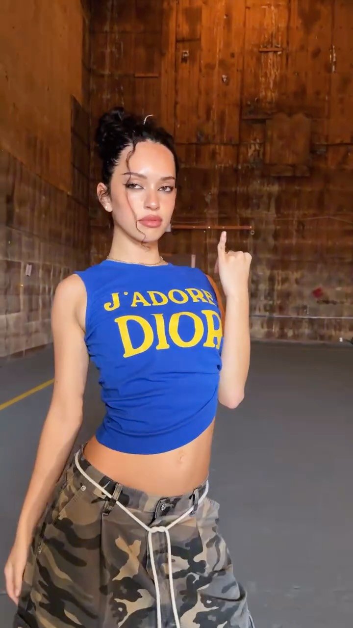 katseyeworld 게시물 이미지: pinky up all day every day