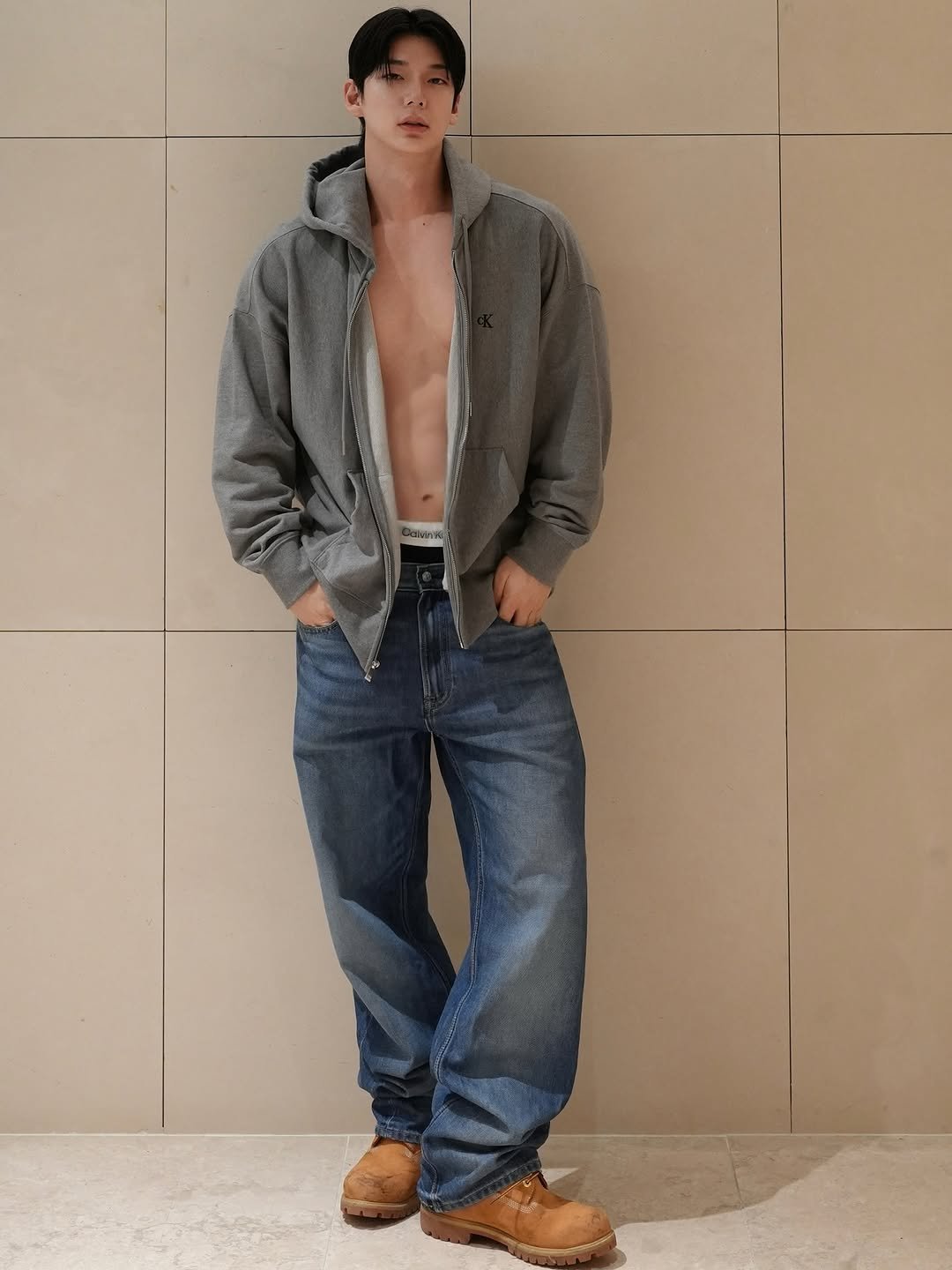 Photo shared by 은상원 on August 27, 2025 tagging @calvinklein. May be an image of 1 person, goosedown coat and text.