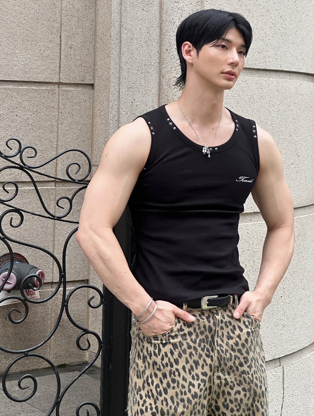 Photo shared by 은상원 on August 28, 2025 tagging @39.cho, and @tomvid_official. May be an image of 1 person, biceps, activewear, sweatpants, shorts, tanktop, sportswear and text.