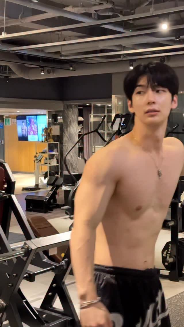 kaza_eun 게시물 이미지: 멋있는척할려다가 빵 터짐