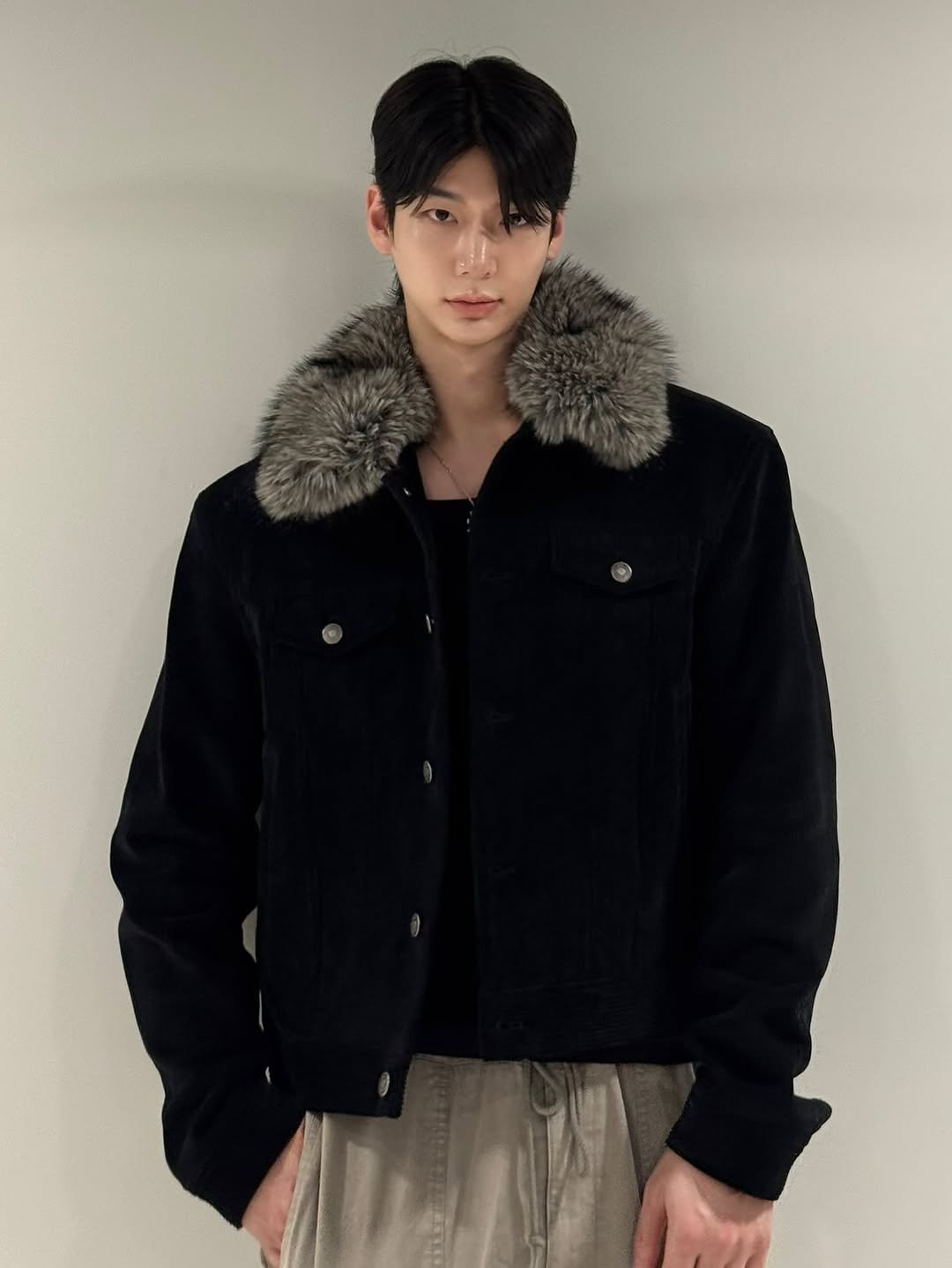 Photo shared by 은상원 on August 28, 2025 tagging @lmood_official. May be an image of 1 person, duffle coat, overcoat, goosedown coat, jacket, parka and text.
