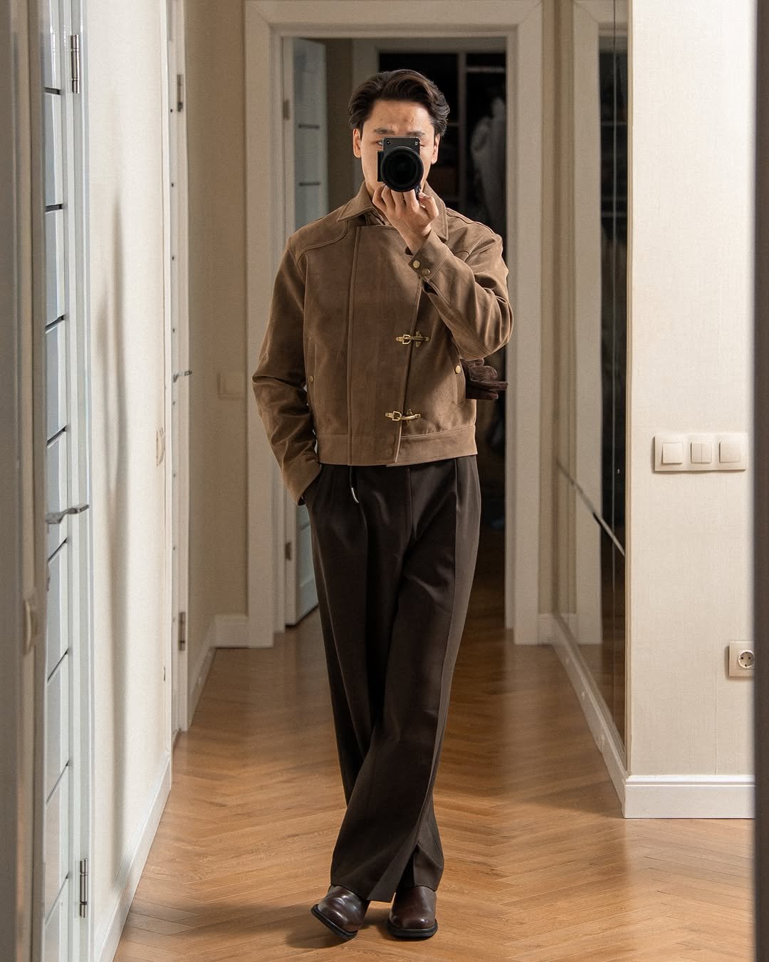 Photo by K. Beklan on February 15, 2026. May be an image of duffle coat, wingtip shoes, overcoat, mirror and text.