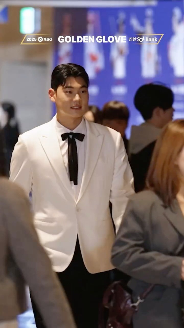 kbo.official 게시물 이미지: KBO 골든글러브 레드카펫 BY NC @김주원 🎉#2025골든글러브 #KBO #야구...