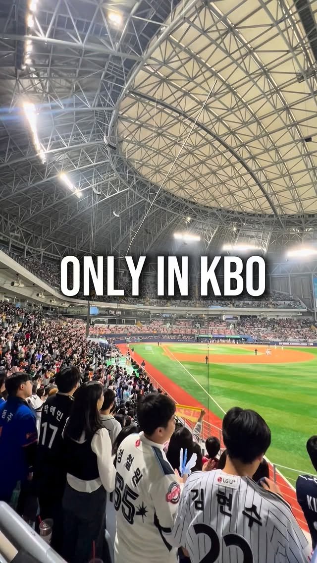 kbo.official 게시물 이미지: 세계 어디에도 없음
대표팀 경기에서
타 구단 응원가를 목청껏 부를수 있는...