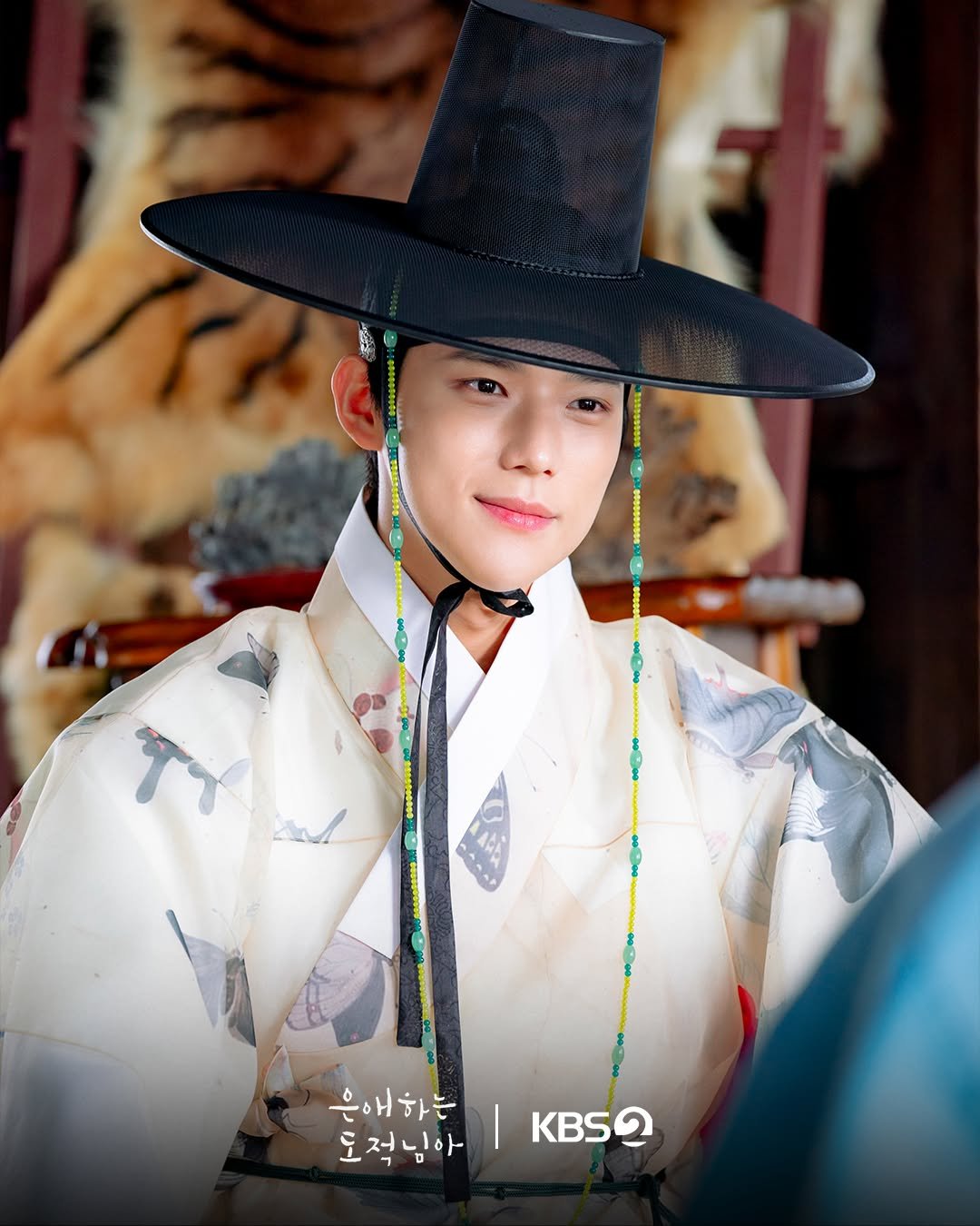 Photo by KBS 드라마 on November 30, 2025. May be an image of text that says '6 ንን 을어할하kB.2 을하하 은애하는 하는 은애 도적님아 도자 KBS2'.