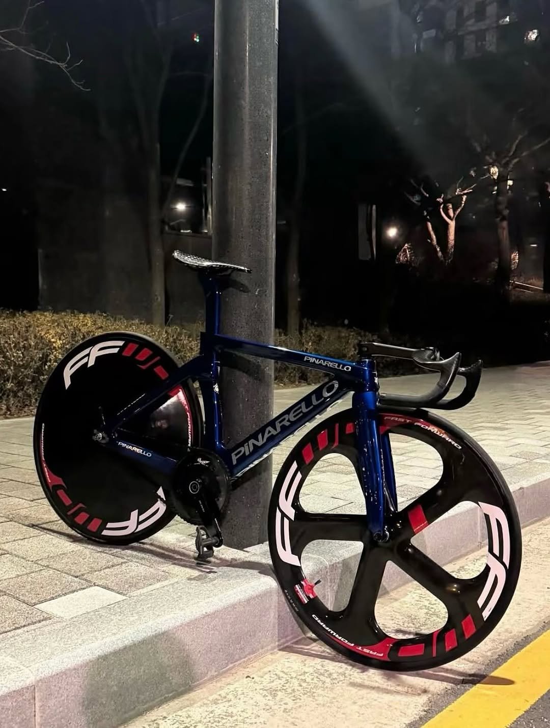 Photo by ㅊㅇ on September 28, 2025. May be an image of bicycle and text.