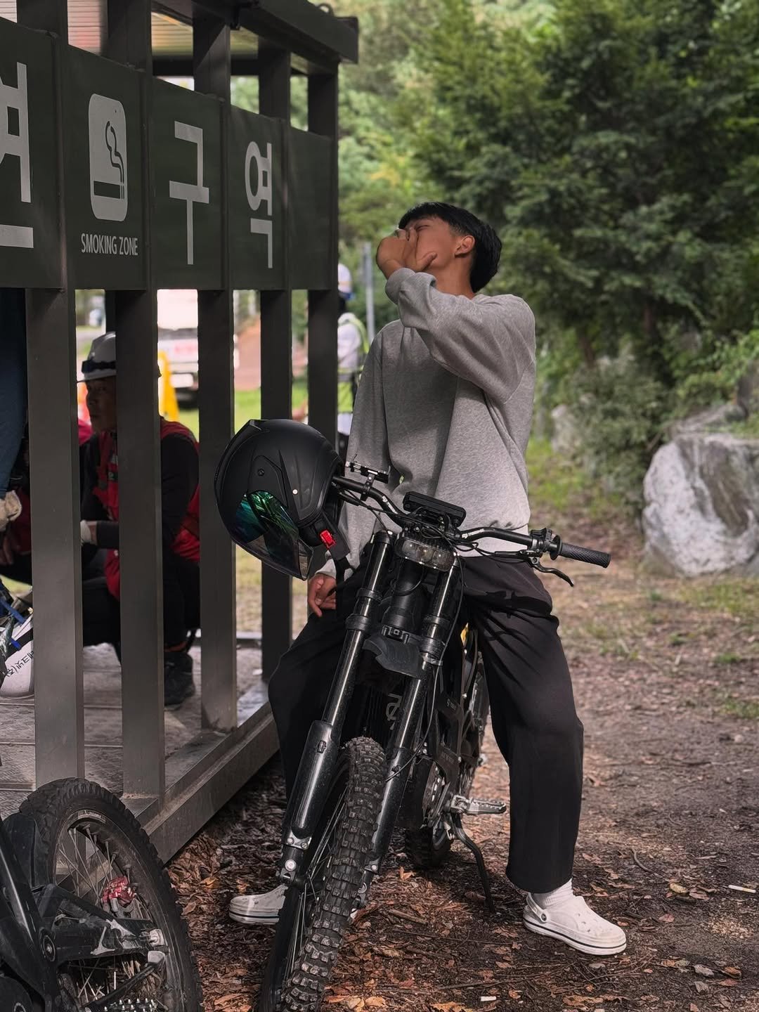 Photo shared by 모범픽도 on September 20, 2025 tagging @kch_.x11. May be an image of motorcycle, dirt bike and scooter.