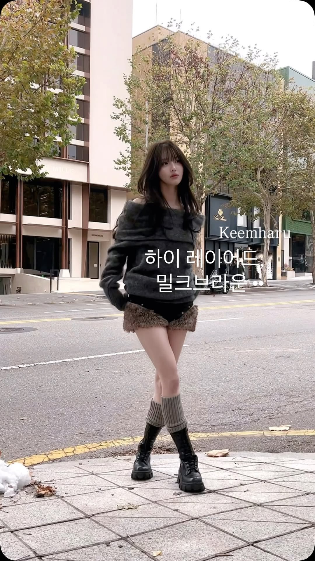 keemharu 게시물 이미지: 2025 F/W 분위기 있는 헤어스타일은요 ••🤍🪽
롱롱 기장에도 선명하게...