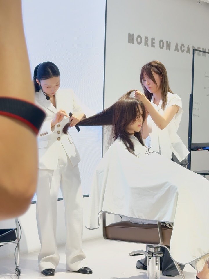 keemharu 게시물 이미지: Volume Layered Perm seminar 

모어온에서의 시간은 

제...