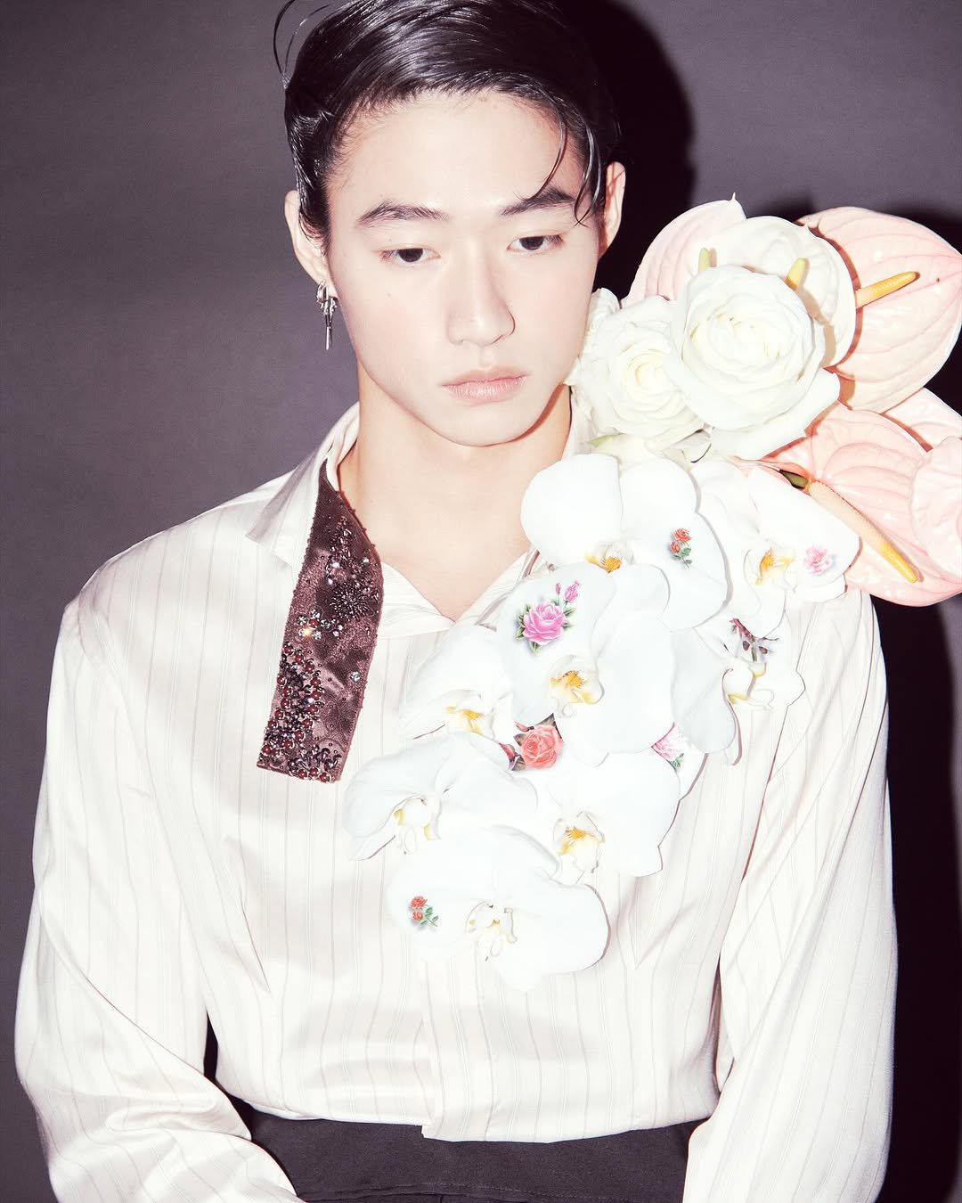 Photo shared by 김신애 on September 21, 2025 tagging @genie.kim__, @anseyeongg, @shindoyy, and @esquire.korea. May be an image of 1 person, hair, makeup, top, bolo tie and text.