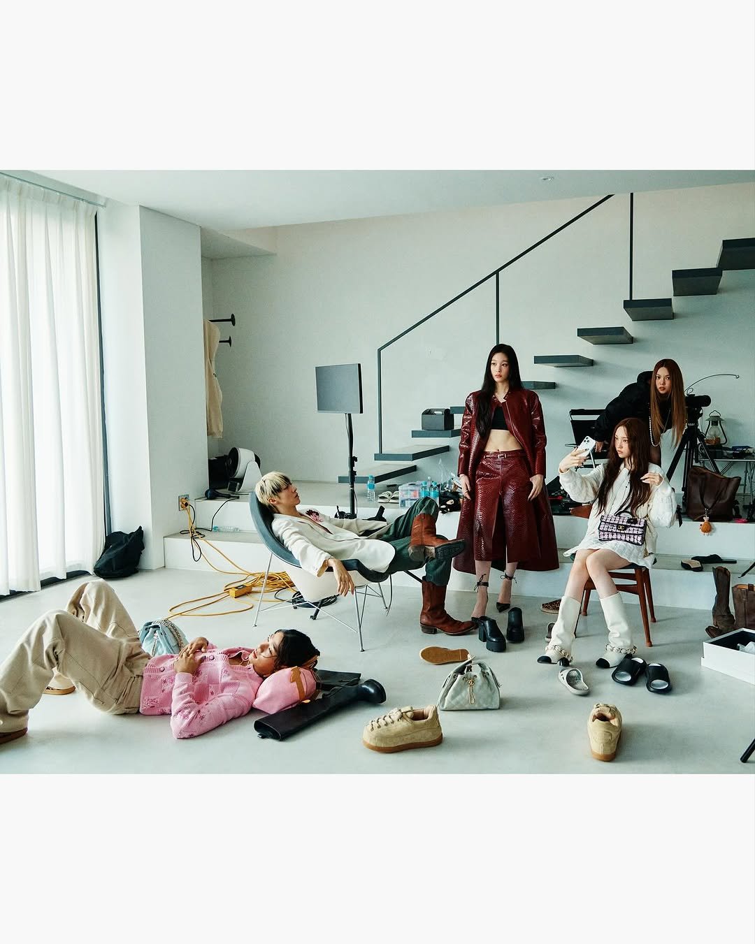 Photo shared by 김신애 on September 20, 2025 tagging @choijiiwoong, @ohji_xox, @dazedkorea, @baileysok, @tarzzan, @sohehik, @jowoochan_santa, @anniesymoon, @allday_project, and @youngseo. May be an image of 5 people, makeup, shoes, chaise lounge, poster, magazine, carpet and text.