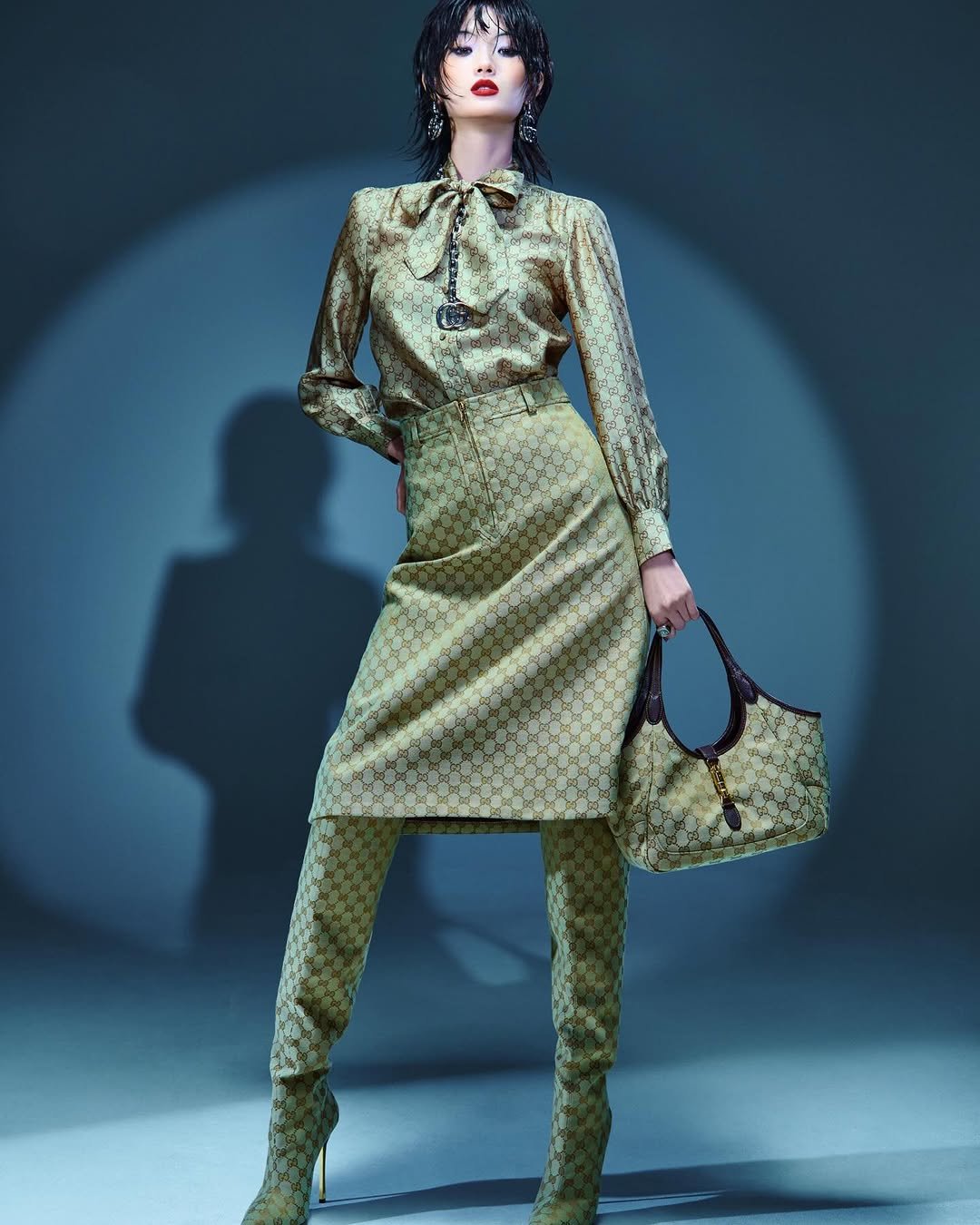 Photo shared by 김신애 on February 27, 2026 tagging @wkorea, @xyjgk, @iamhyunjishin, @___s_yeon, and @han._.binii. May be an image of fishnet stockings and text.