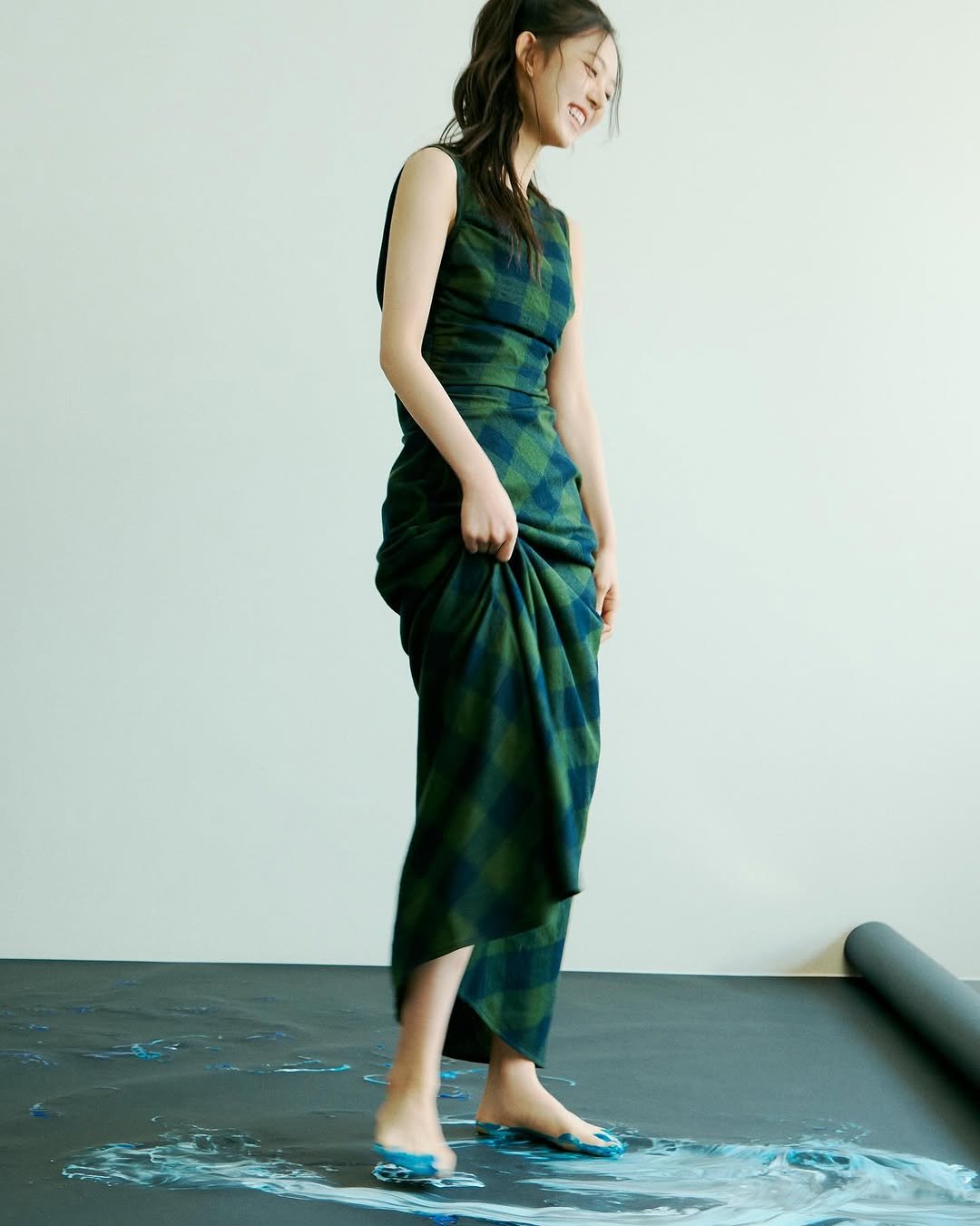 Photo shared by 김신애 on August 15, 2025 tagging @wkorea, @ifoxox, @annannaim, @h_y_u_n_j_, and @kiiikiii.official. May be an image of 1 person, sarong, dress, kilt and text.