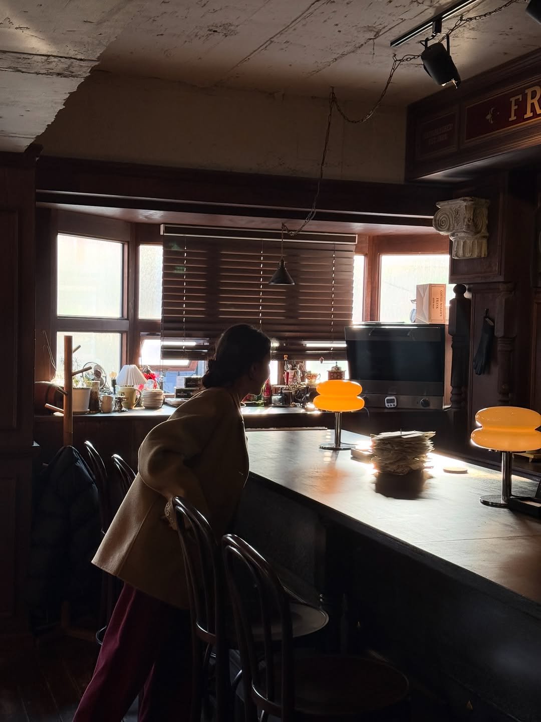 Photo by 김지혜 on February 04, 2026. May be an image of kitchen table, window and text.