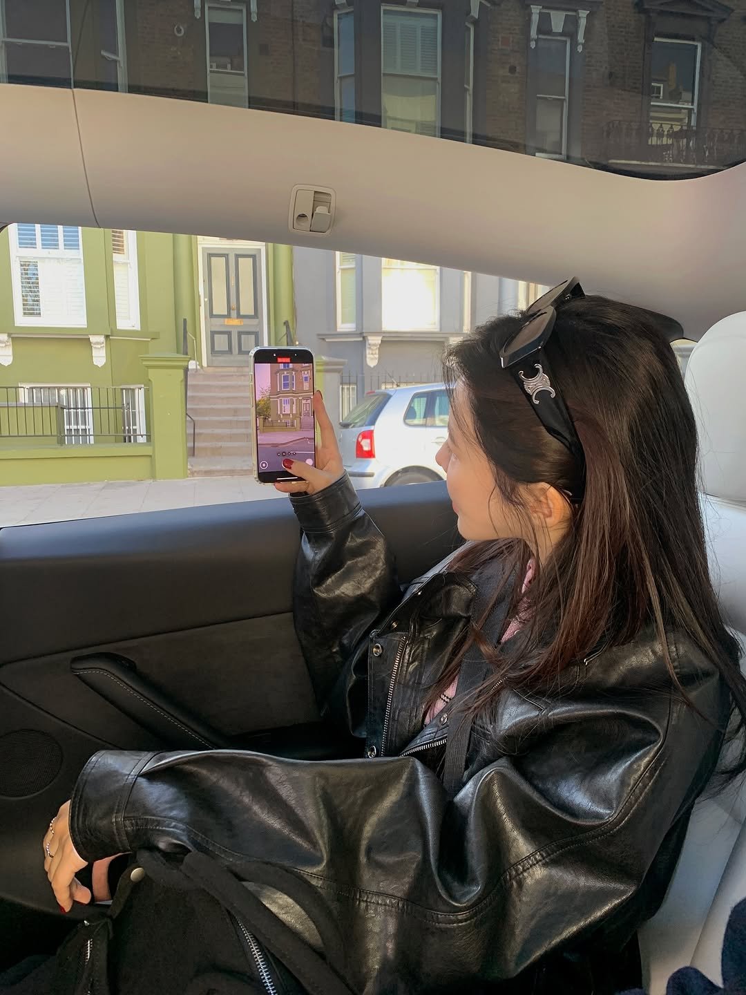 Photo by 김지혜 on November 07, 2025. May be an image of phone, rearview mirror, limousine and text.