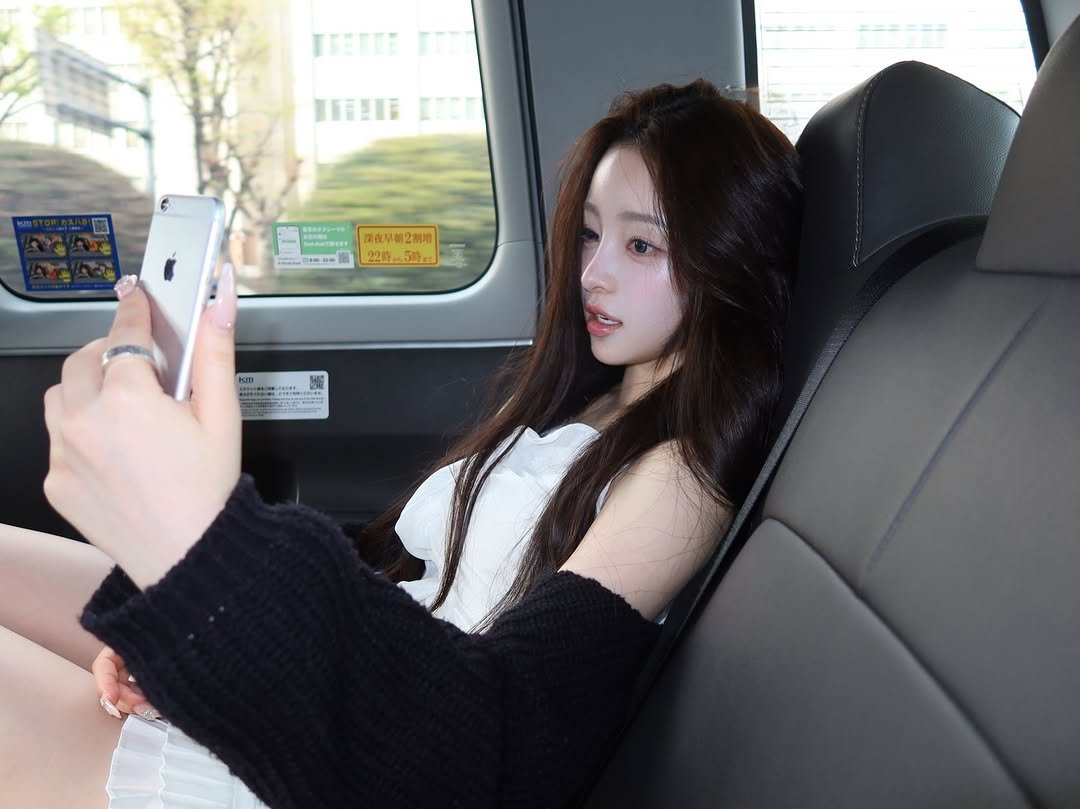 Photo by kend 켄드 on April 09, 2026. May be an image of one or more people, hair, phone, bus and text.