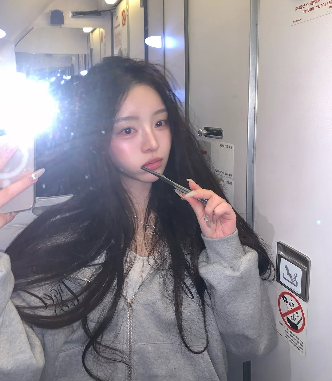 Photo by kend 켄드 on December 31, 2025. May be a selfie of one or more people, hair, parka, mirror and text.