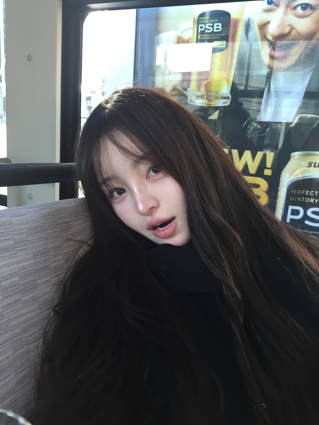 Photo by kend 켄드 on February 19, 2026. May be an image of one or more people, hair, bus and text that says 'и PSB NO SL WI 3 W! PERFECT ECT NTORY PS'.