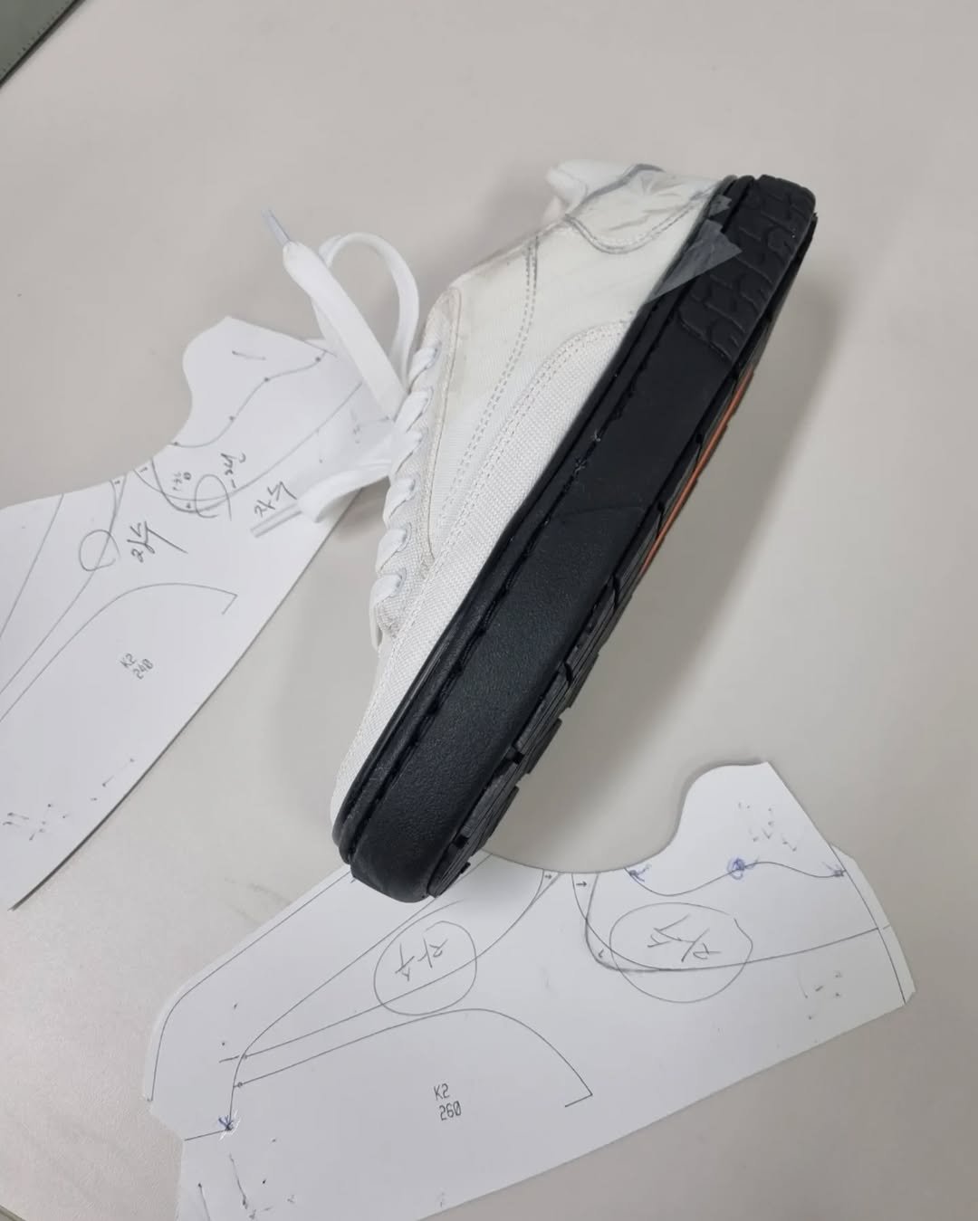 Photo by 컬프 비하인드 | 신발브랜드 사장놈의 이야기 on February 16, 2025.