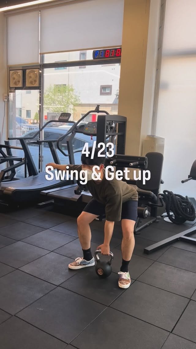 kettlebell_jingyu 게시물 이미지: 스윙 & 겟업.
그리고 Simple & Sinister.

이번...