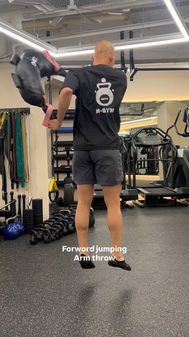 kettlebell_jingyu 게시물 이미지: 단순히 스트레칭만 하는 웜업이 아니라,
회전하고, 걷고, 던지고, 버티면서
몸...