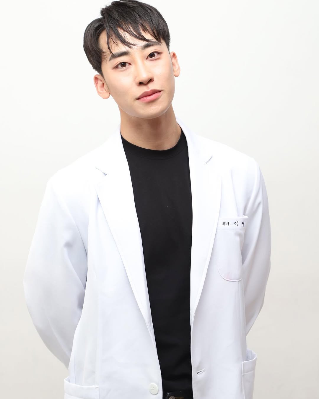 key6896 게시물 이미지: I’ve got a white coat👀👀