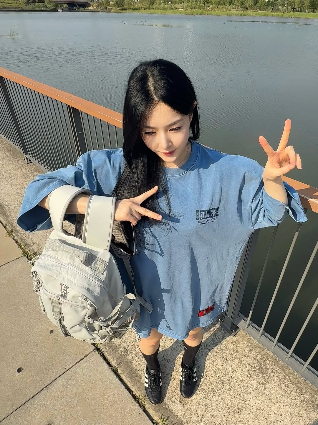 khye2i 게시물 이미지: 브이쁘이 ~✌🏼~✌🏼

#hdex 👚코어 백로고 자이언트핏 워싱 숏슬리브
🎒델타...