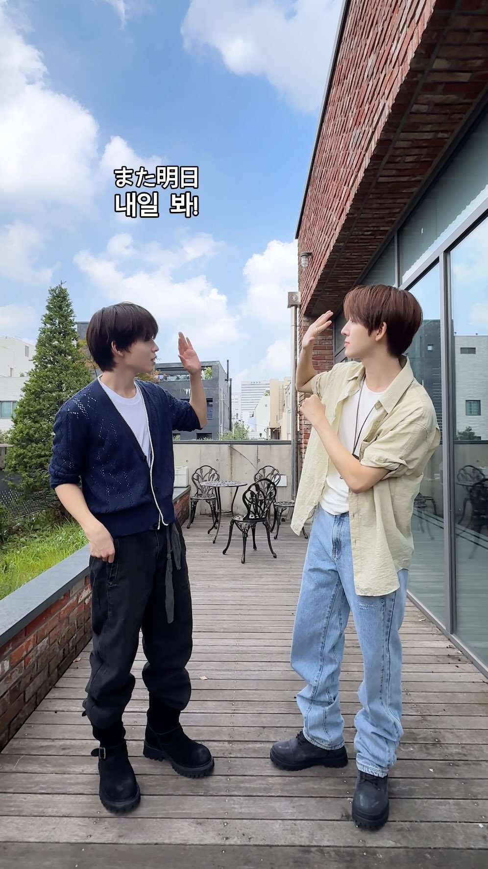 kickflip_jype 게시물 이미지: bye bye ~ 🎻 

#Keiju #Donghyeon
#KickFlip #킥플립