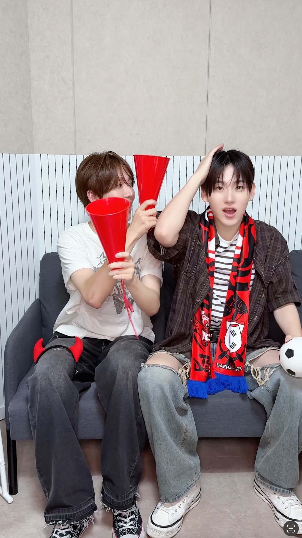 kickflip_jype 게시물 이미지: ⚽️ World Cup cheering DON’Ts 🚫

#KickFlip #킥플립