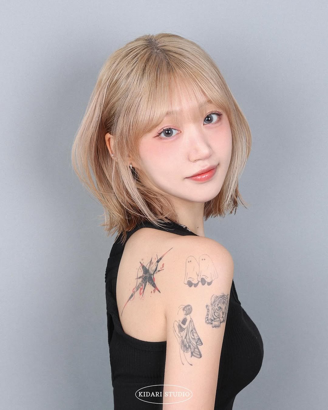 Photo by 키다리아저씨 사진관 | 증명사진 • 여권사진 • 프로필 on December 10, 2025. May be an image of one or more people, blonde hair and text that says 'KIDARISTUDIO KIDARISTUDIO KIDAR KIDARI STUDIO'.