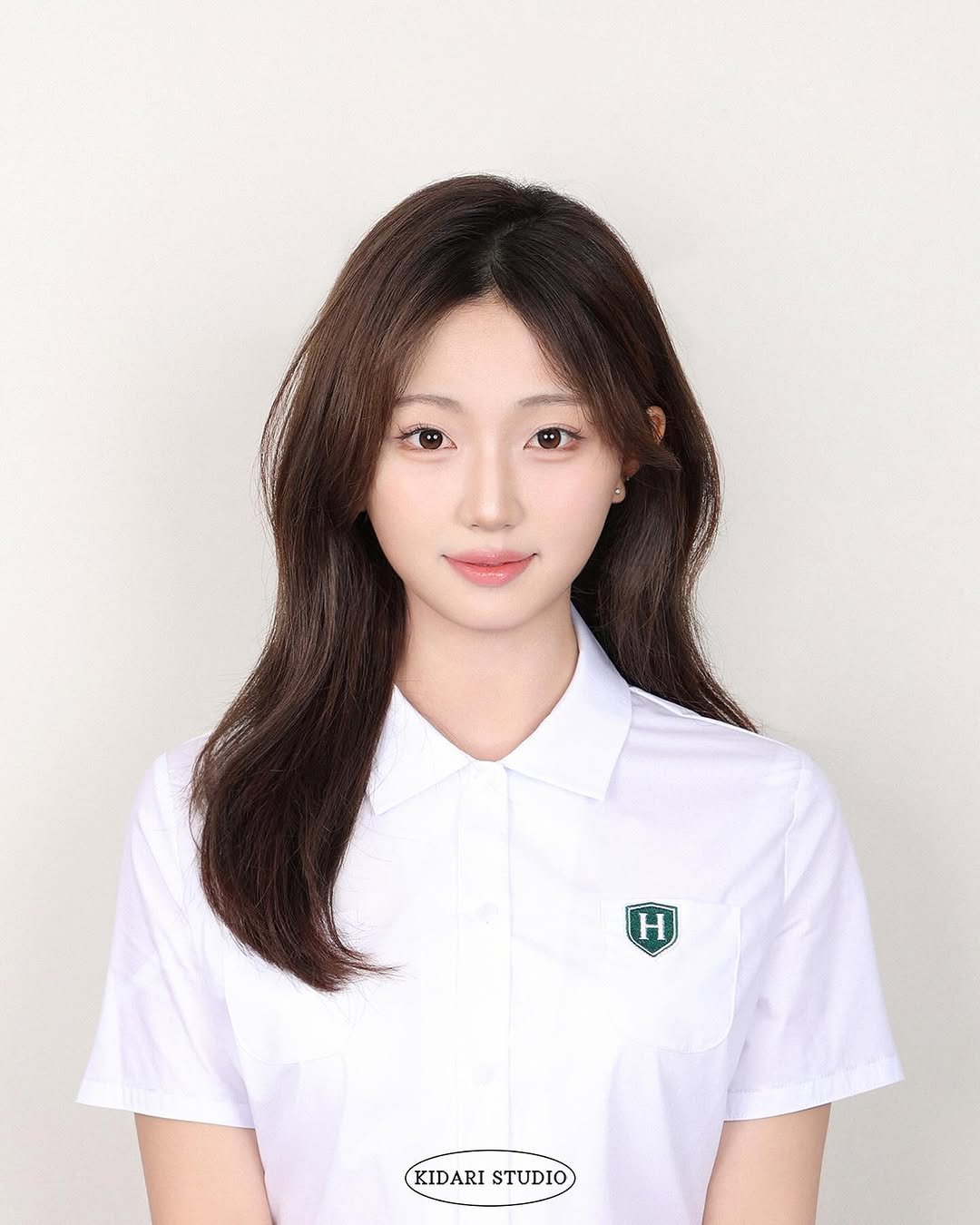 Photo by 키다리아저씨 사진관 | 증명사진 • 여권사진 • 프로필 on September 24, 2025. May be an image of top and text that says 'Η KIDARI KIDARISTUDIO KIDARISTUDIO STUDIO'.