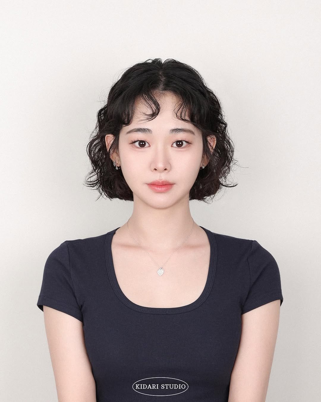 Photo by 키다리아저씨 사진관 | 증명사진 • 여권사진 • 프로필 on September 05, 2025. May be an image of one or more people, hair and top.