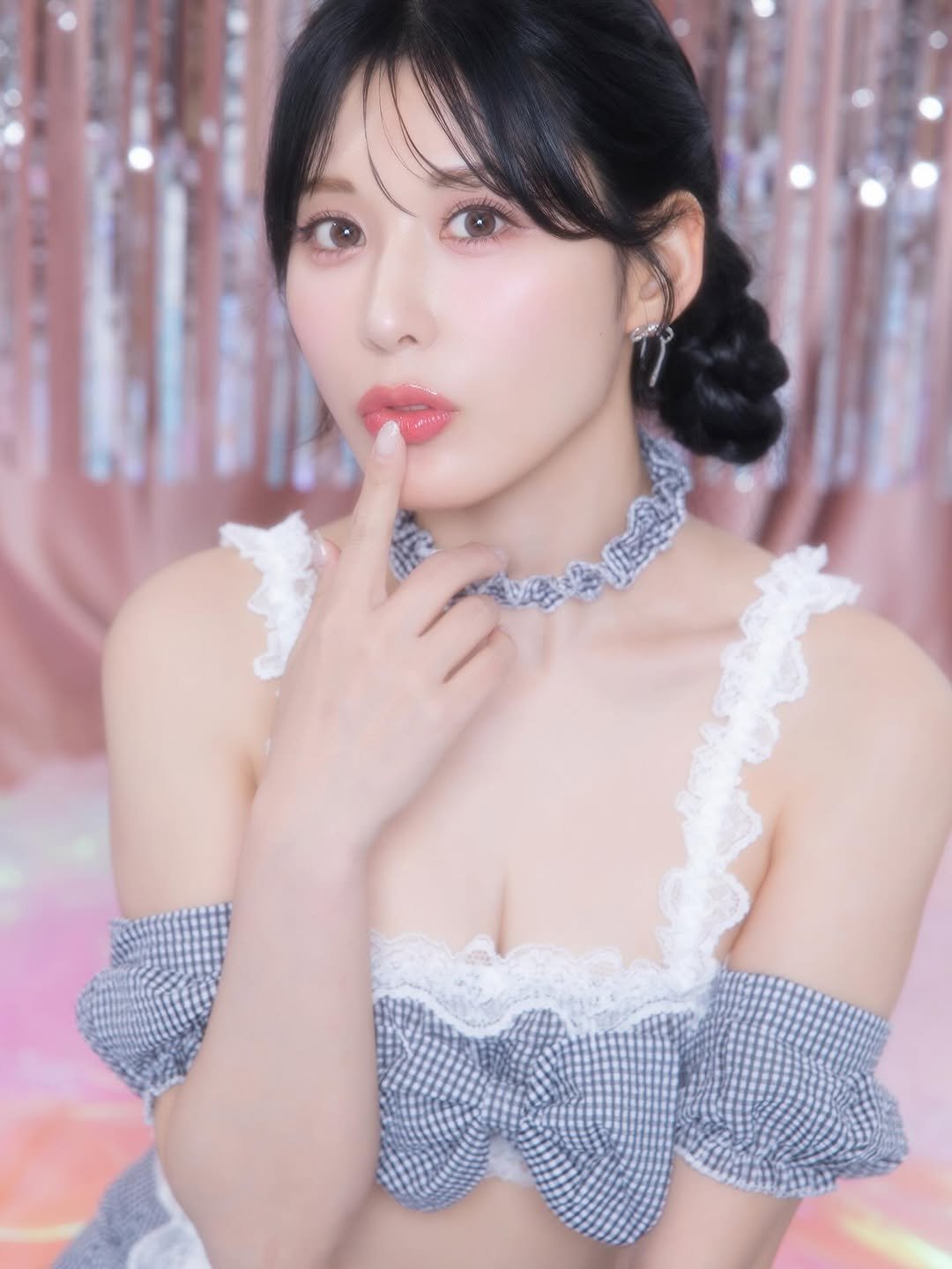 Photo by 金松季歩(Kanematsu Kiho) on February 15, 2026. May be an image of one or more people, braids, makeup, dress, bra and text.