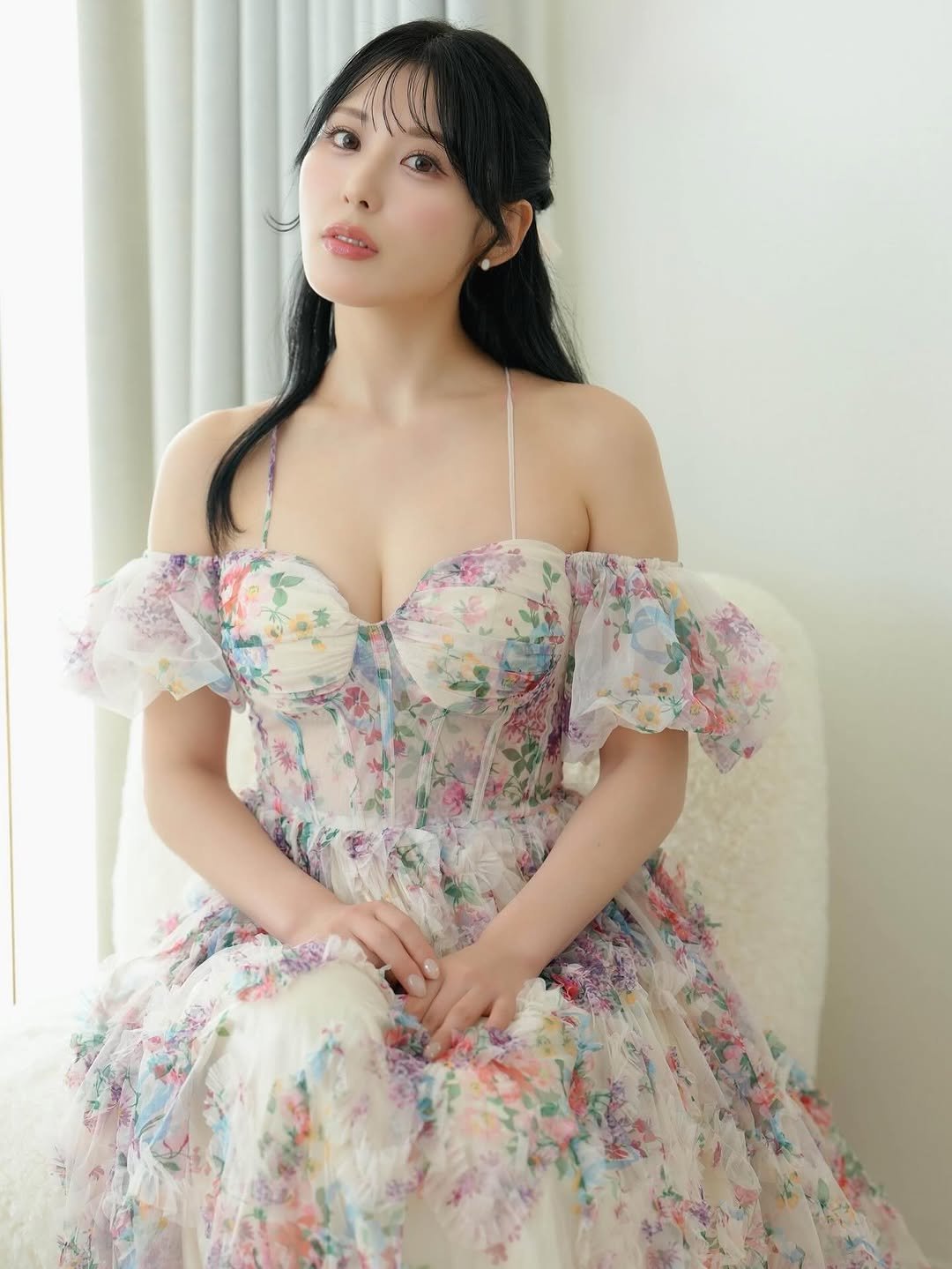 Photo by 金松季歩(Kanematsu Kiho) on December 22, 2025. May be an image of one or more people, hair, dress and gown.