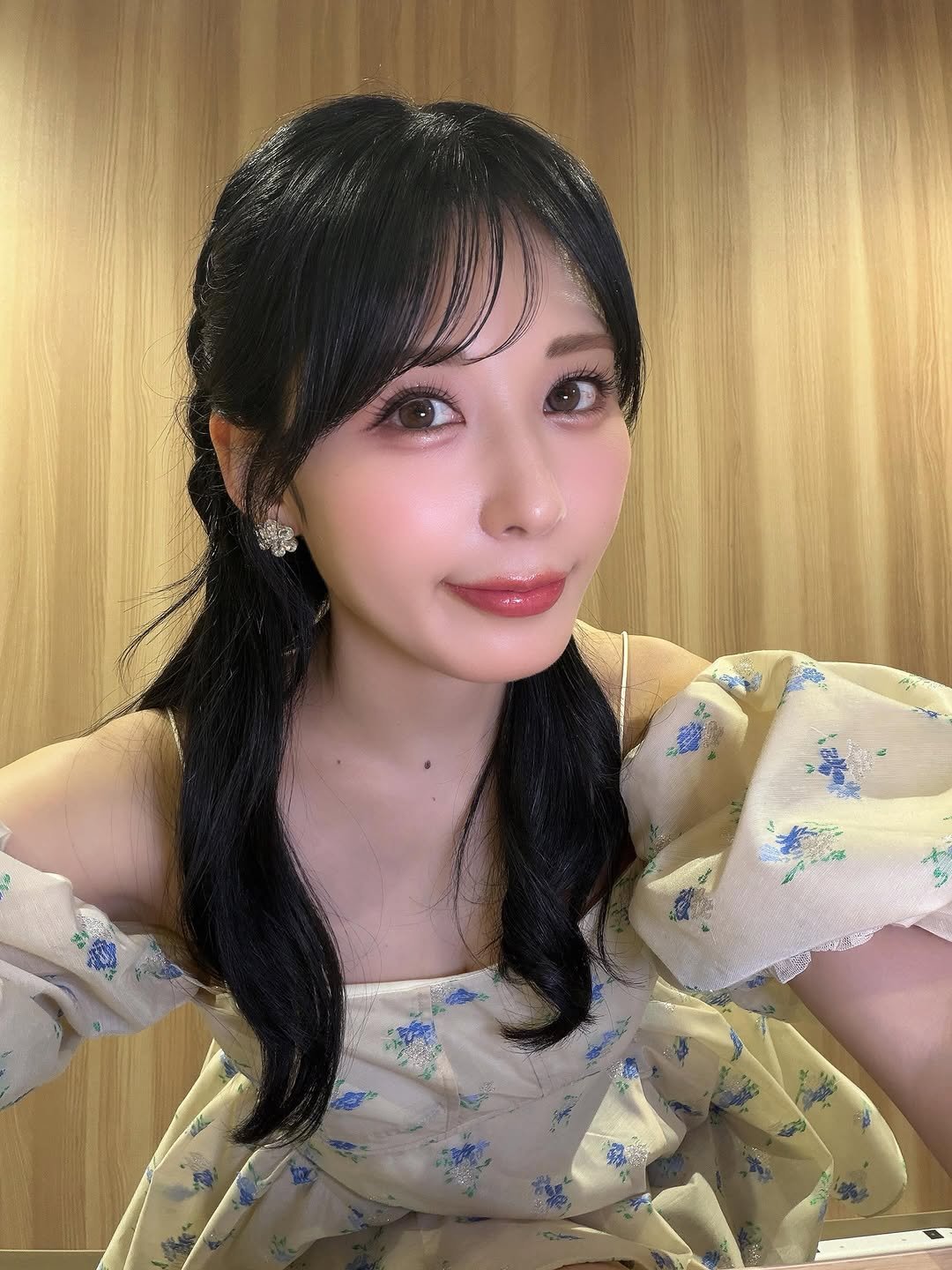 kiho_kanematsu 게시물 이미지: 夏の方がファッションは好きだから暖かくなってきて
嬉しいなっっ🌼

早朝だったけど、親友メイク...