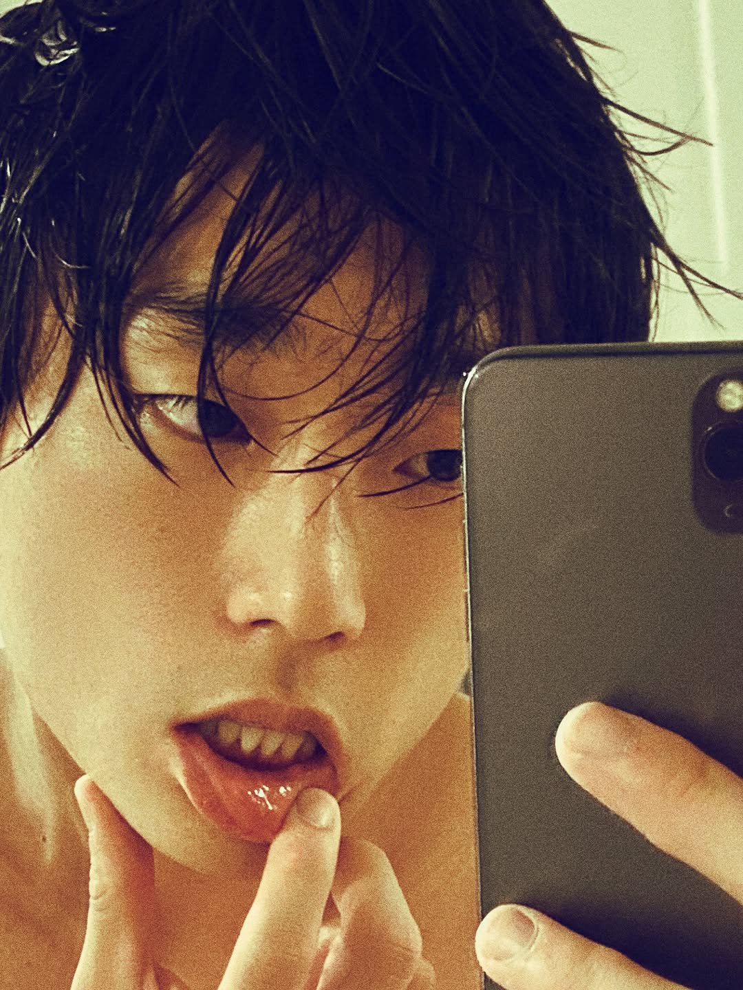 Photo by Kijiro on July 01, 2025. May be an image of one or more people, hair and mirror.