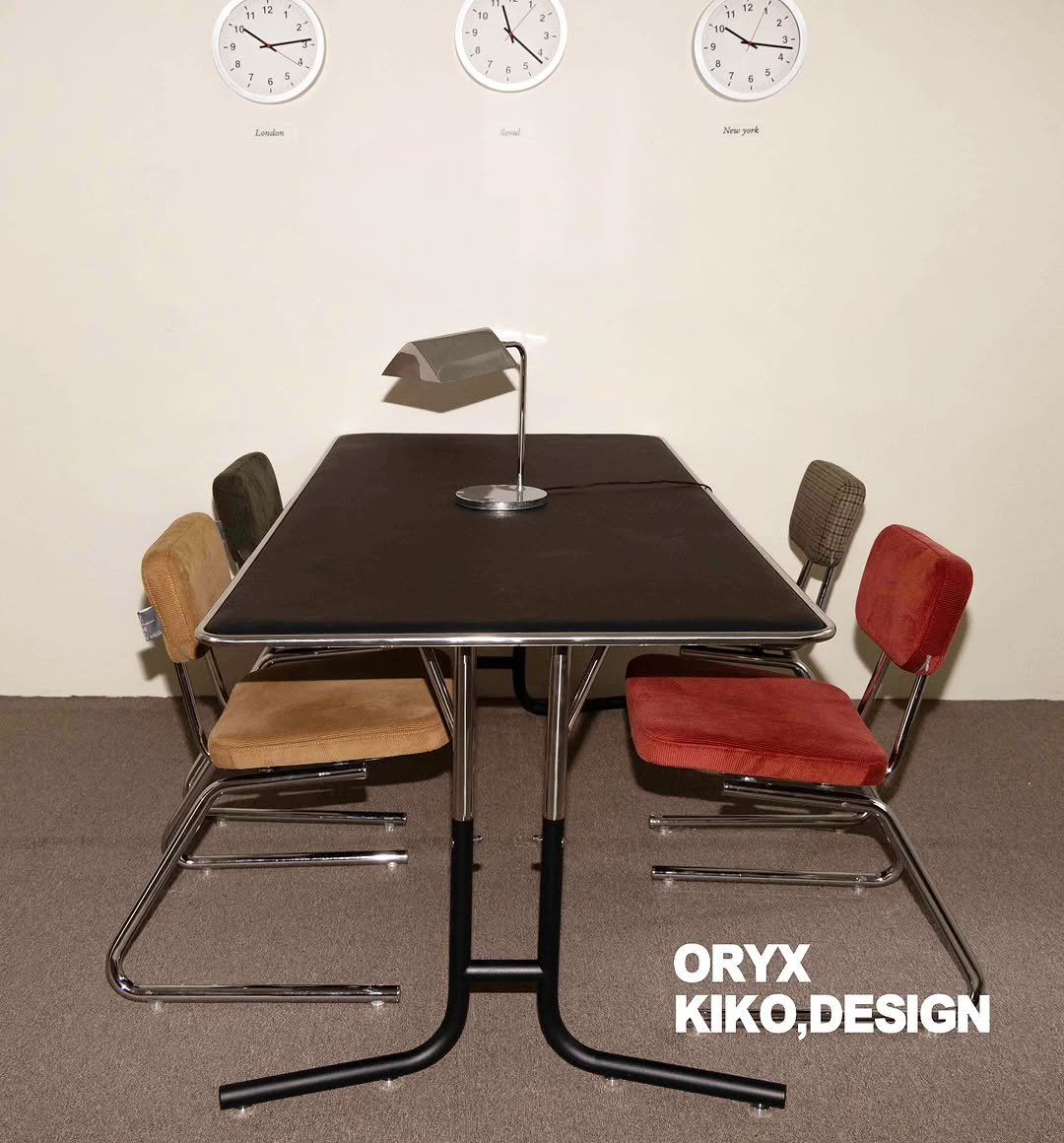 Photo by kikodesign on October 02, 2025. May be an image of table, desk and text.