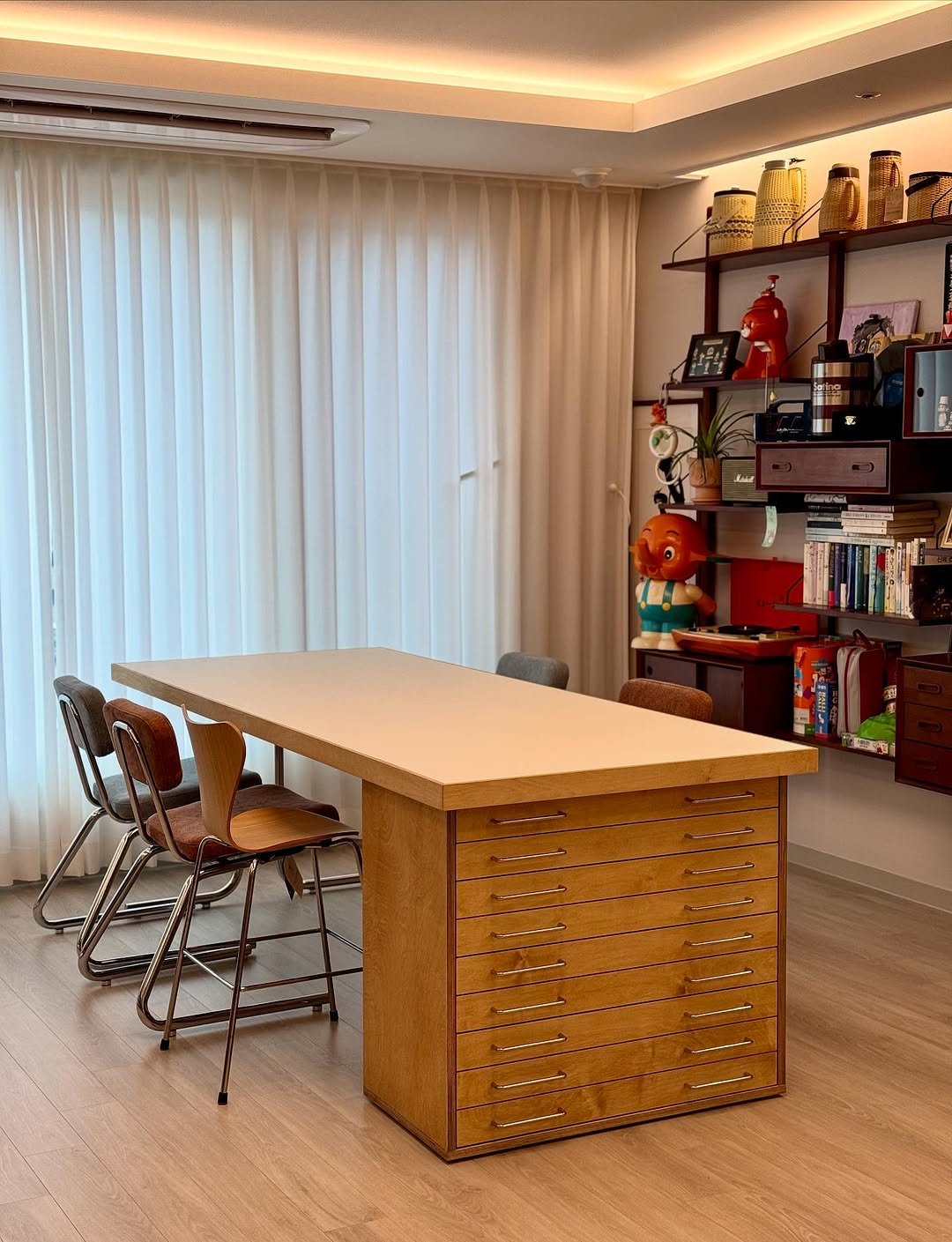 Photo shared by 구민정 on September 24, 2025 tagging @fritzhansen_korea, and @kikodesign_official. May be an image of sink, bureau, rack, indoors and text.