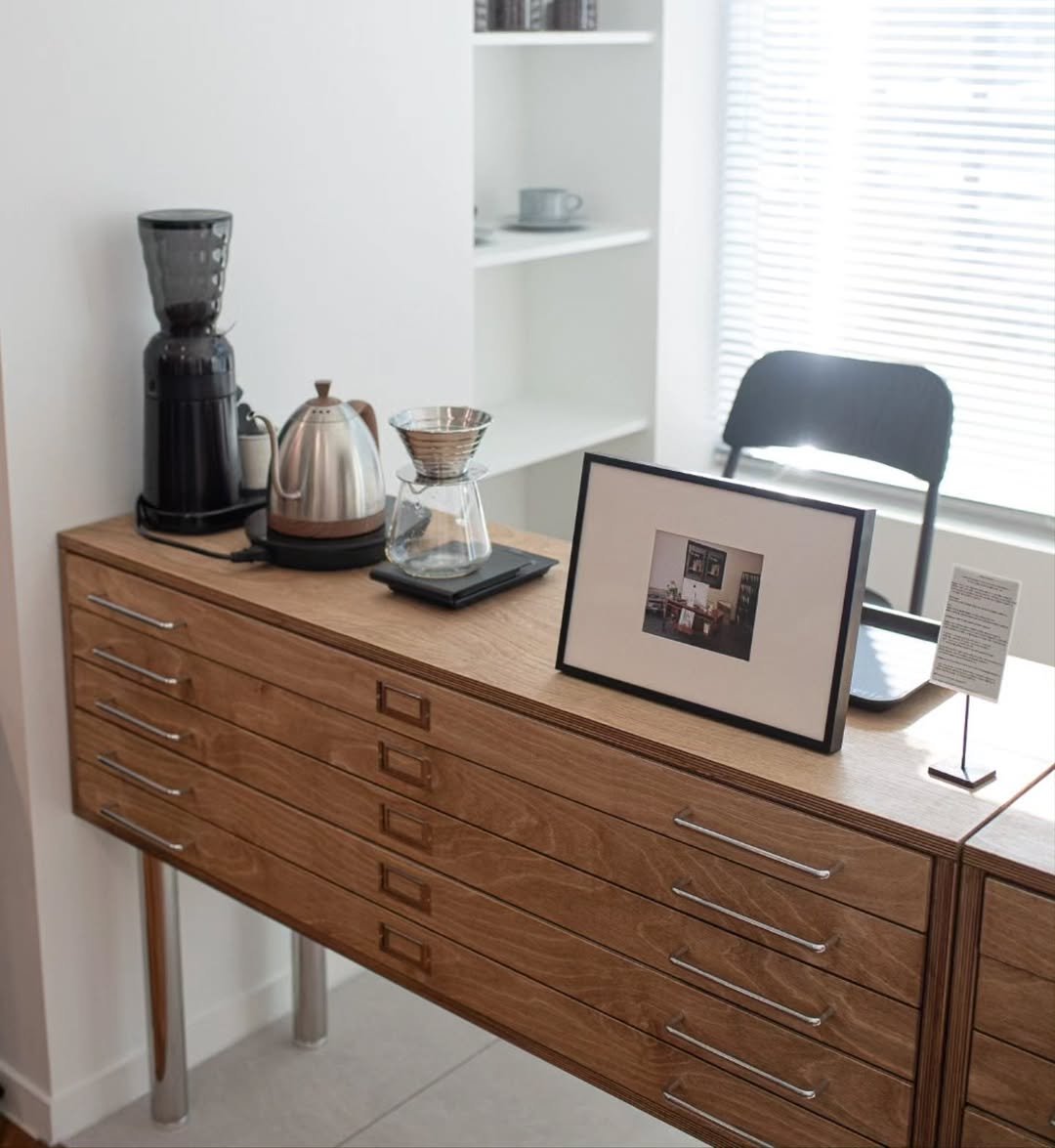 Photo by kikodesign on February 08, 2026. May be an image of credenza, bureau, desk, indoors, office and text.