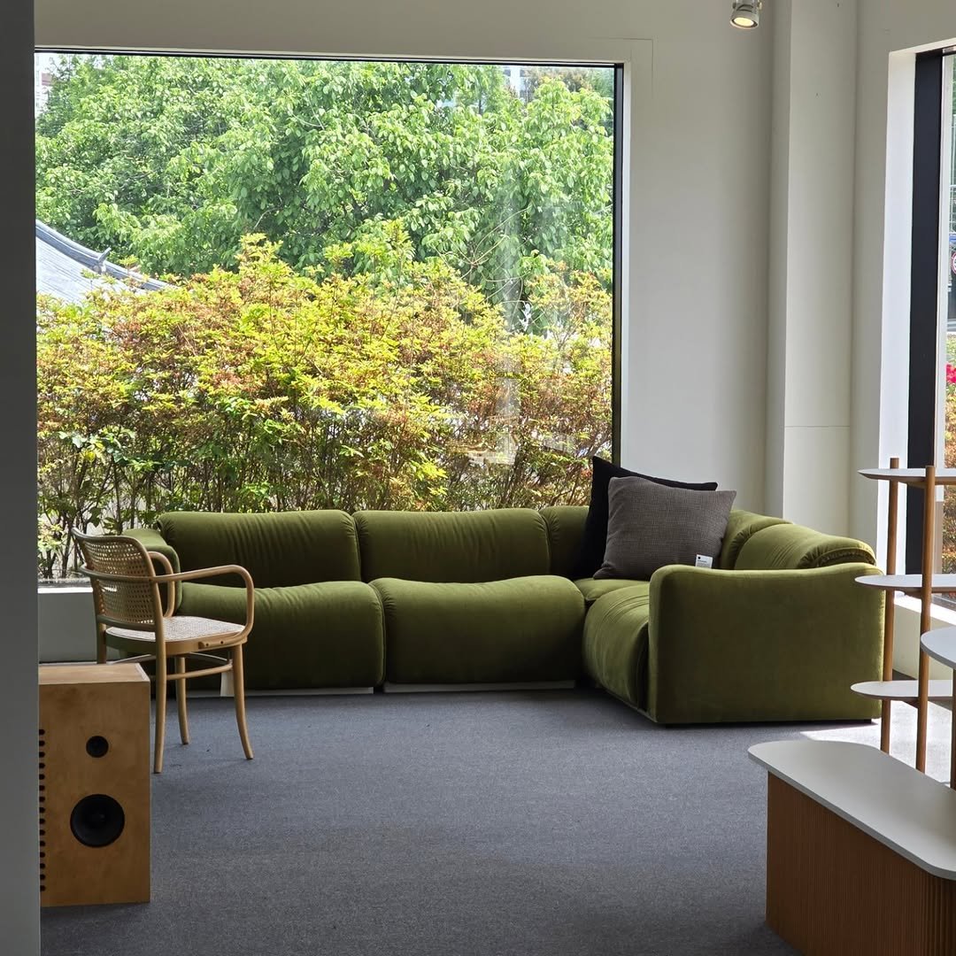 kikodesign_official 게시물 이미지: 키코디자인
키코디자인의 쇼룸은 각 매장별 모두 다른 매력으로
준비되었습니다.

각...