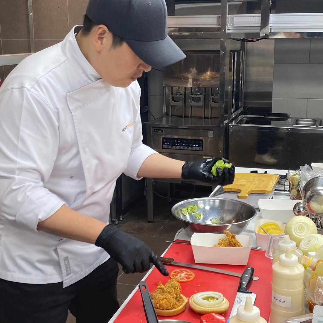 kim_poong 게시물 이미지: 이번 맘스터치와 협업하는데 나는 매장도 없고 계량도 잘 못하는 관계로 맘터 R&D...