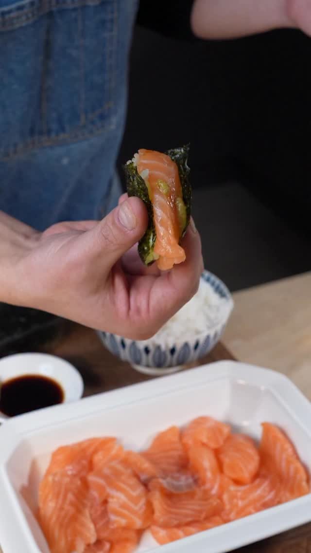 kim_seoul_638 게시물 이미지: 이랏샤이마세

연어 필렛 250g을 샀는데,

이걸로 우리집을 스시집으로...